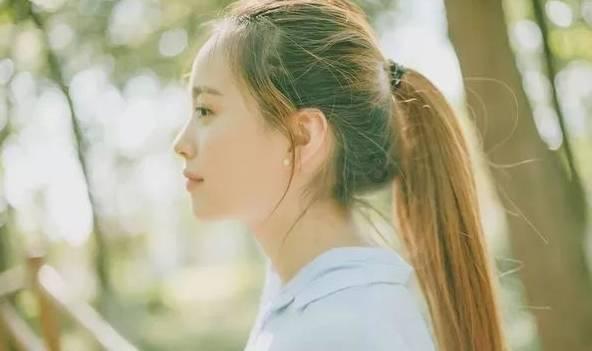 可爱女孩好有钱
